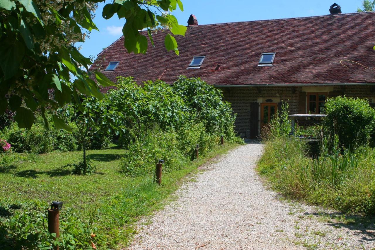 Ecolieu Le Chant Du Temps Bed and Breakfast Saint-Usuge Exterior foto